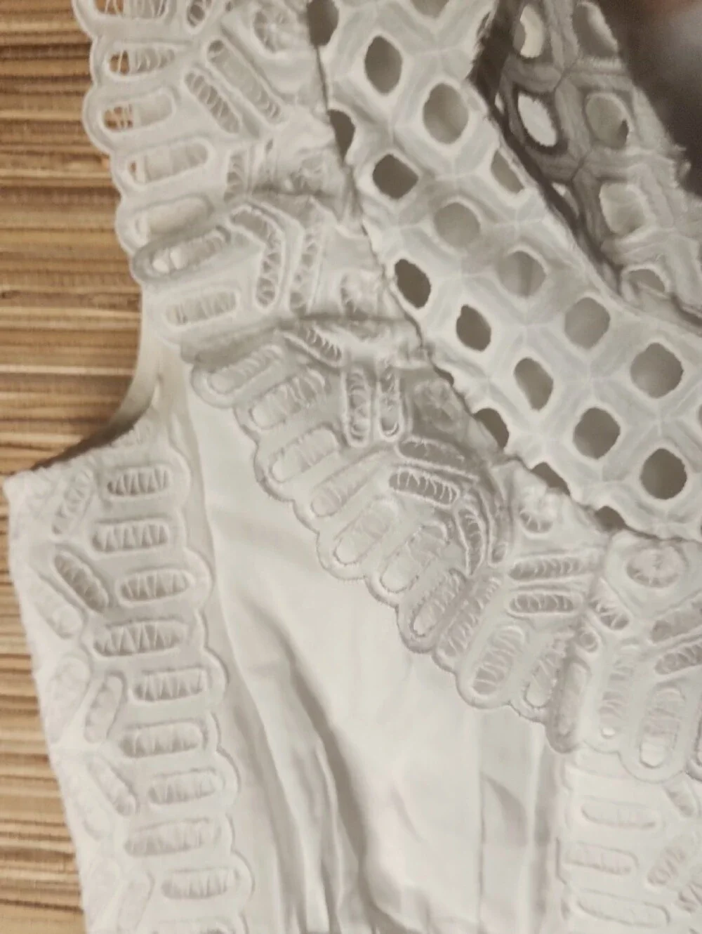 Tory Burch Women's White Eyelet Ruffle Sleeveless Top Size 0